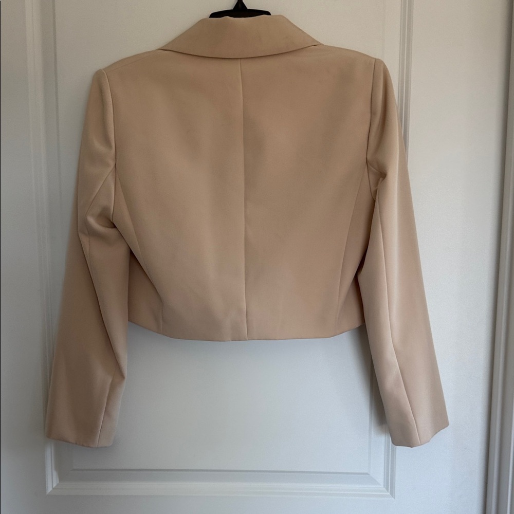 Gianni Bini Cropped Blazer in Light Beige - Picture 3 of 3